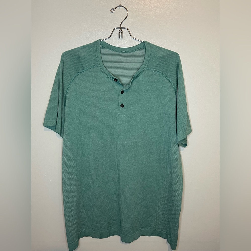 Lululemon Men’s Metal Vent Tech Henley t-shirt size large